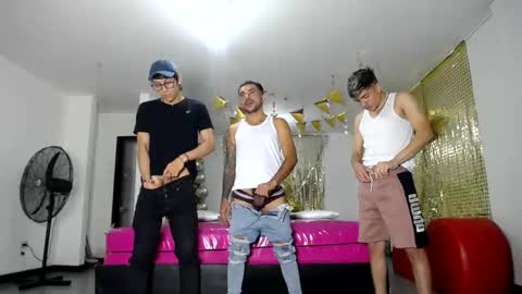 Snapshot of crismens chatting on 02-21-25, 03:23 crismens online show from 02-21-25, 03:23