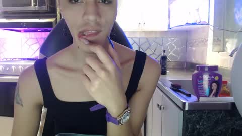 Snapshot of crisozzz chatting on 04-26-26, 05:21 Cristina Onazis online show from 04-26-26, 05:21