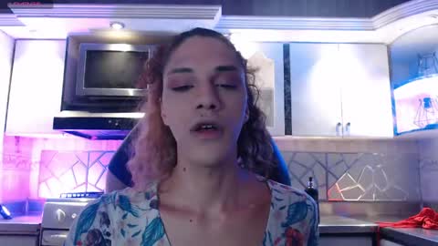 Snapshot of crisozzz chatting on 05-04-26, 06:37 Cristina Onazis online show from 05-04-26, 06:37