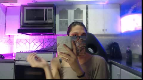 Snapshot of crisozzz chatting on 05-14-26, 06:58 Cristina Onazis online show from 05-14-26, 06:58