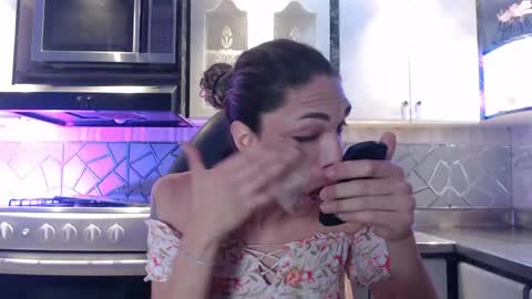 Snapshot of crisozzz chatting on 05-25-26, 05:52 Cristina Onazis online show from 05-25-26, 05:52