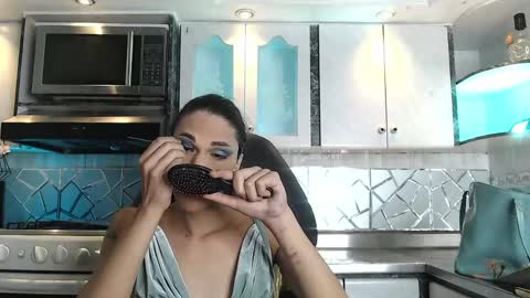 Snapshot of crisozzz chatting on 05-28-26, 05:43 Cristina Onazis online show from 05-28-26, 05:43