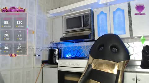 Snapshot of crisozzz chatting on 05-31-26, 06:09 Cristina Onazis online show from 05-31-26, 06:09