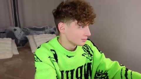 Snapshot of crisp1n chatting on 11-02-25, 03:14 Chris online show from 11-02-25, 03:14