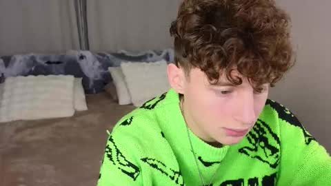 Snapshot of crisp1n chatting on 11-06-25, 03:02 Chris online show from 11-06-25, 03:02