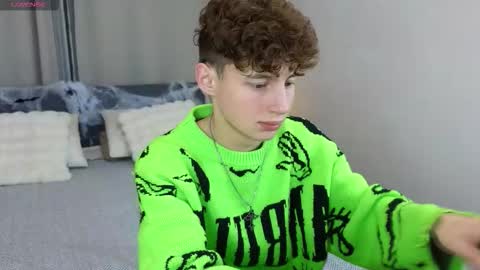 Snapshot of crisp1n chatting on 11-08-25, 03:12 Chris online show from 11-08-25, 03:12