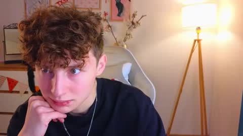 Snapshot of crisp1n chatting on 11-11-25, 03:01 Chris online show from 11-11-25, 03:01