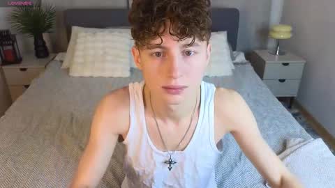 Snapshot of crisp1n chatting on 11-12-25, 03:12 Chris online show from 11-12-25, 03:12