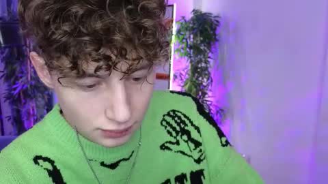 Snapshot of crisp1n chatting on 11-13-25, 03:33 Chris online show from 11-13-25, 03:33