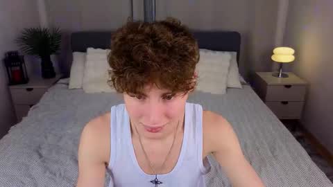 Snapshot of crisp1n chatting on 11-15-25, 09:32 Chris online show from 11-15-25, 09:32