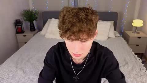 Snapshot of crisp1n chatting on 11-16-25, 07:30 Chris online show from 11-16-25, 07:30