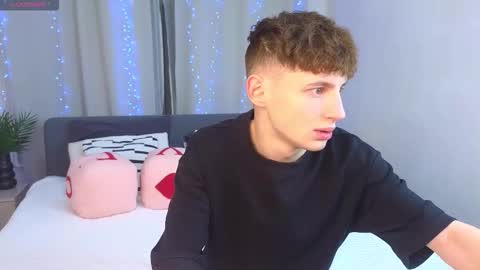 Snapshot of crisp1n chatting on 11-27-25, 02:52 Chris online show from 11-27-25, 02:52