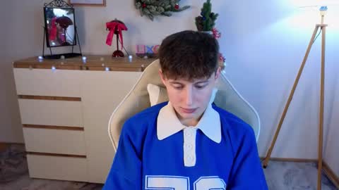 Snapshot of crisp1n chatting on 12-14-25, 03:17 Chris online show from 12-14-25, 03:17