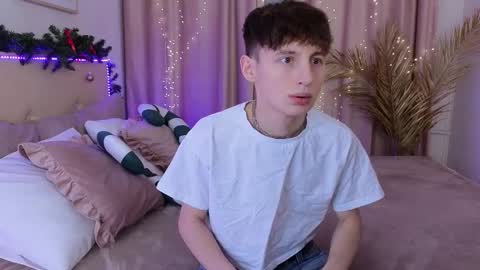 Snapshot of crisp1n chatting on 12-15-25, 10:03 Chris online show from 12-15-25, 10:03