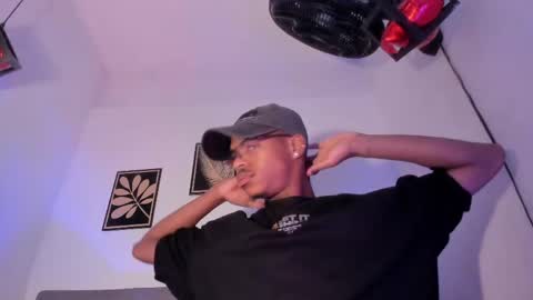 criss_zuri online show from 05-01-26, 12:43