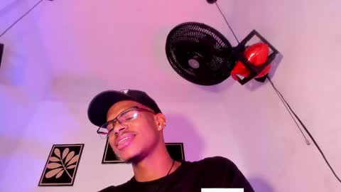 criss_zuri online show from 05-11-26, 12:00