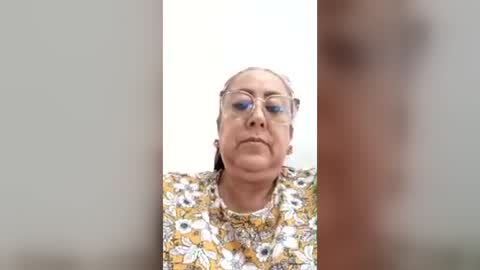 Snapshot of cristal_18xxx chatting on 06-20-26, 05:27 Cristal online show from 06-20-26, 05:27
