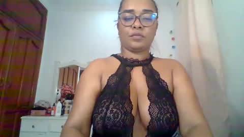 Snapshot of cristal_blanco chatting on 02-14-25, 05:51 cristal online show from 02-14-25, 05:51