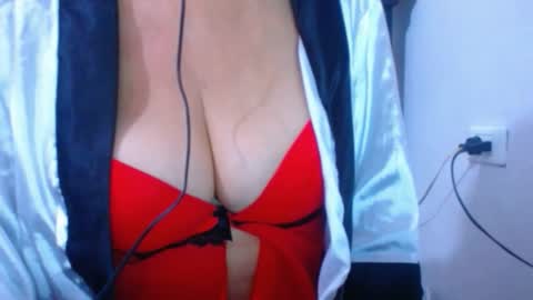 Snapshot of cristal_collins1 chatting on 01-27-25, 11:32 cristal_collins1 online show from 01-27-25, 11:32