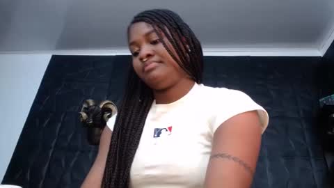 Snapshot of cristal_smith06 chatting on 09-24-25, 05:00 Hanna  online show from 09-24-25, 05:00