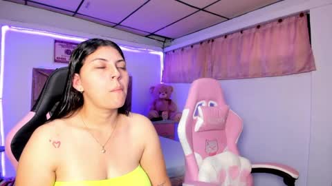 cristal_smith20 online show from 06-04-26, 11:49