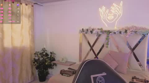 Crystalbroke  online show from 07-04-26, 08:37