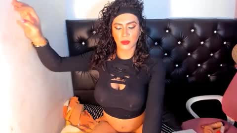 Snapshot of cristallwright chatting on 12-16-24, 09:52 cristallwright online show from 12-16-24, 09:52