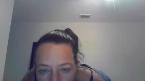 Snapshot of cristalmills069 chatting on 04-24-26, 03:42 Quartz online show from 04-24-26, 03:42