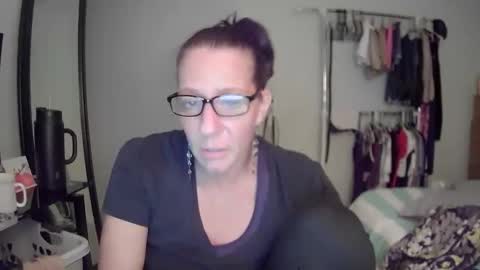 Snapshot of cristalmills069 chatting on 05-14-26, 05:03 Quartz online show from 05-14-26, 05:03