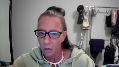 Snapshot of cristalmills069 chatting on 06-20-26, 01:09 Quartz online show from 06-20-26, 01:09