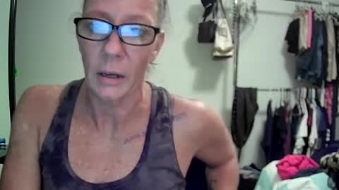 Snapshot of cristalmills069 chatting on 06-27-26, 03:22 Quartz online show from 06-27-26, 03:22