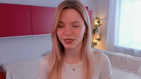 Snapshot of cristasires chatting on 03-24-26, 01:16 Cristas online show from 03-24-26, 01:16