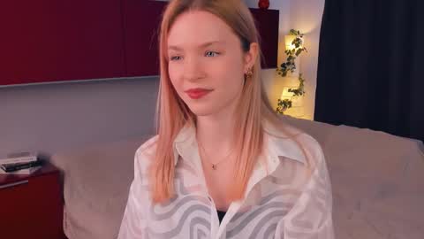 Snapshot of cristasires chatting on 03-25-26, 12:22 Cristas online show from 03-25-26, 12:22