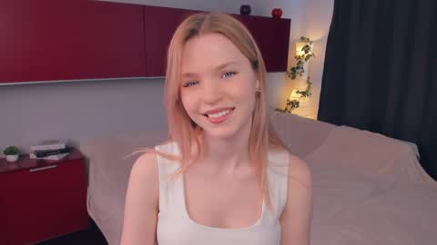 Snapshot of cristasires chatting on 03-26-26, 11:16 Cristas online show from 03-26-26, 11:16