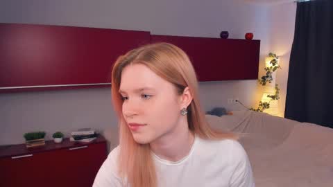Snapshot of cristasires chatting on 04-01-26, 12:06 Cristas online show from 04-01-26, 12:06