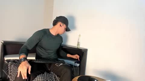 Snapshot of cristhian_wolf1 chatting on 05-09-26, 12:27 CRIS online show from 05-09-26, 12:27