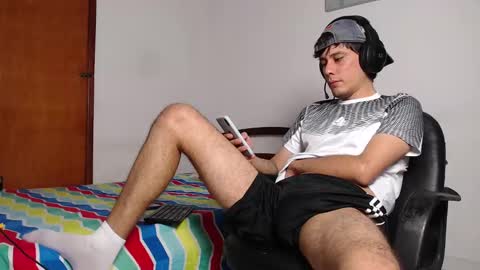 Snapshot of cristian_ortiz_1 chatting on 12-14-24, 04:01 Cristian online show from 12-14-24, 04:01
