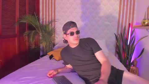 Cris  Pame online show from 11-19-25, 07:19