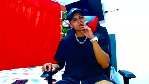Snapshot of cristiantayron chatting on 06-12-26, 07:51 cristian online show from 06-12-26, 07:51