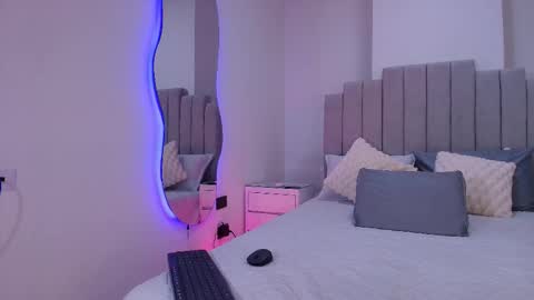 Snapshot of cristina_kross chatting on 12-05-25, 03:26 Cristina kros online show from 12-05-25, 03:26