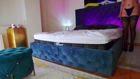 CristinaVinci online show from 01-28-25, 05:24