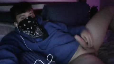 Snapshot of crisx3585 chatting on 11-12-25, 04:13 crisx3585 online show from 11-12-25, 04:13