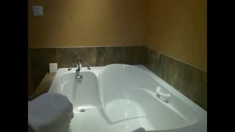 Uhmmwho online show from 02-23-25, 10:53