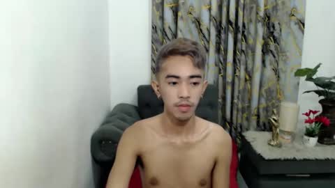 Snapshot of crocodale chatting on 10-18-25, 11:44 crocodale online show from 10-18-25, 11:44