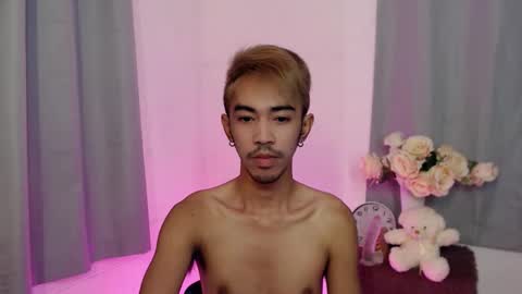 Snapshot of crocodale chatting on 10-28-25, 02:53 crocodale online show from 10-28-25, 02:53