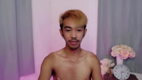 Snapshot of crocodale chatting on 11-28-25, 11:02 crocodale online show from 11-28-25, 11:02