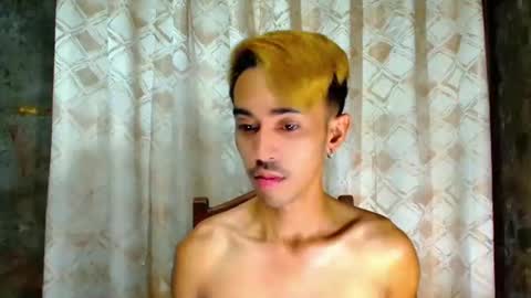 Snapshot of crocodale chatting on 12-18-25, 02:12 crocodale online show from 12-18-25, 02:12