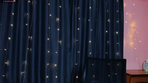 Snapshot of cross_the_line chatting on 12-30-24, 08:43 xx Amina xx online show from 12-30-24, 08:43