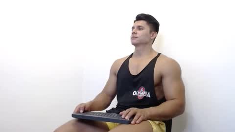 Snapshot of crosse4you chatting on 02-06-26, 04:39 Leo online show from 02-06-26, 04:39