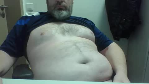 Snapshot of crouch1 chatting on 01-19-26, 09:57 Crouch1 online show from 01-19-26, 09:57